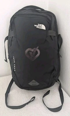 Mochila The North Face Iron Peak negra para computadora portátil correa de cintura senderismo  Foto 1 de 4