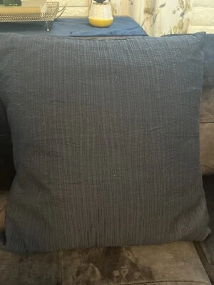 Almohada cuadrada Vera Wang plumón de pato 16x16 azul marino almohada decorativa Foto 1 de 4