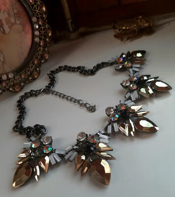 Funkelndes Collier mit Strass°. - Bild 1 von 4