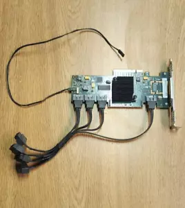 LSI 9212-4i4e scheda controller SAS 6 GB - Foto 1 di 1