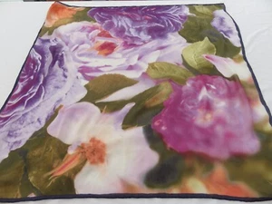 KENZO VINTAGE SCHÖNER QUADRATISCHER SEIDENTUCH MIT BLUMEN DIGITALDRUCK HANDGEROLLTE KANTEN - Bild 1 von 12