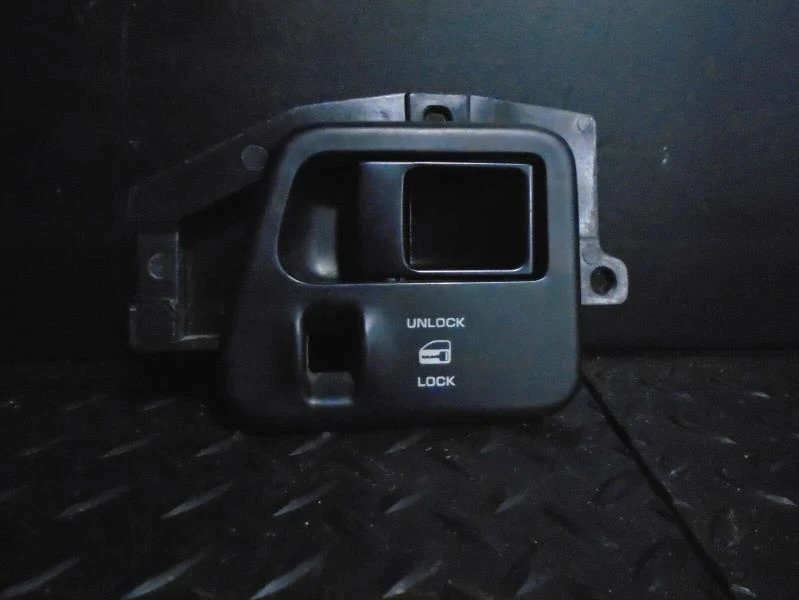 Manija de puerta interior para pasajero delantero Dodge Caravan 94-95 Foto 1 de 4