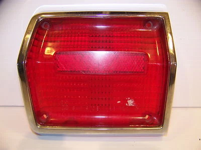 1966 PLYMOUTH FURY WAGON TAILLIGHT 镜头和表圈 LH #2606103 原始设备制造商 — 第 1/4 张图片