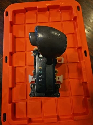 99 2000 01 Lexus ES330 Automatic Gear Shifter Selector Shift Lever Assembly B39 - Image 1 of 4
