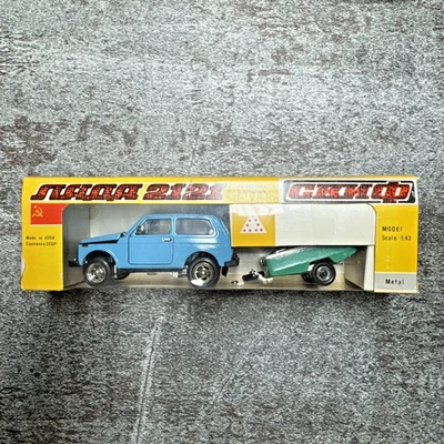 Lada Niva mit Anhänger 1:43…. TopZustand - Bild 1 von 2