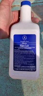 New Genuine Mercedes-Benz DOT 4 Plus Brake Fluid A00098908070 - Image 1 of 4