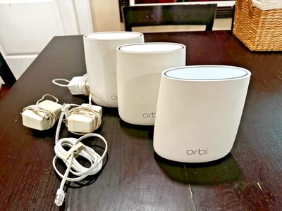 NETGEAR Orbi RBR20 Tri-Band Mesh Wi-Fi Router  with two RBS20 Satellites - Image 1 of 4