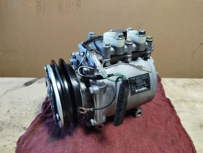 Compresor de aire acondicionado original Mitsubishi Fuso MSC90TA, AKC200A276B Foto 1 de 3