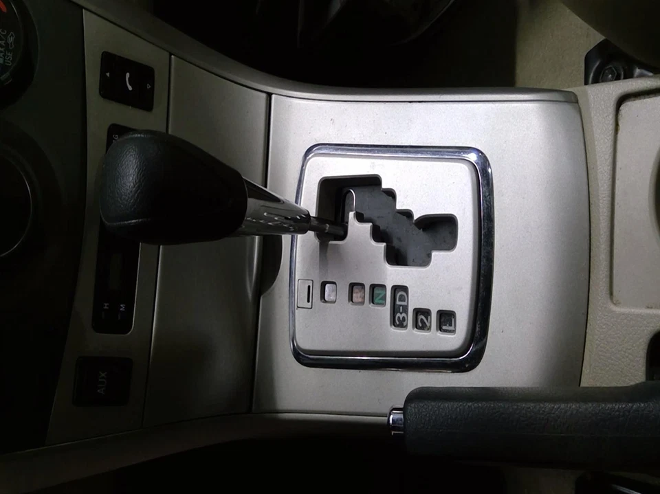 Conjunto de palanca de cambios de transmisión automática usado se adapta a: Toyota Corolla Grad 2011 Foto 1 de 4