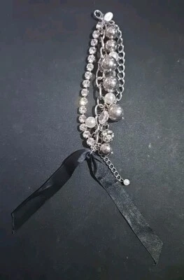 Pulsera de múltiples hebras del mercado negro de la Casa Blanca diamantes de imitación perla tono plateado Foto 1 de 3