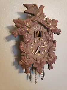 Wanduhr Lux im Wackelkuckuckstil von 1937 ohne Schlüssel fliegender Vogel - Bild 1 von 8