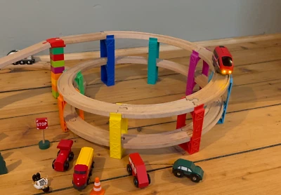 MARKENLOS Farbenfrohe Spirale für die Holzeisenbahn - Brio® / Duplo® / Lego® / Lillabo® /