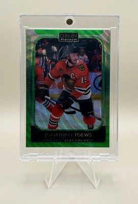 2021-22 O-Pee-Chee Platinum Emerald Surge Jonathan Toews 6/10 SSP - Imagem 1 de 2