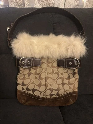 Bolso de mano Coach Y2K Signature de piel de oveja F052-8K47 usado excelente Foto 1 de 4