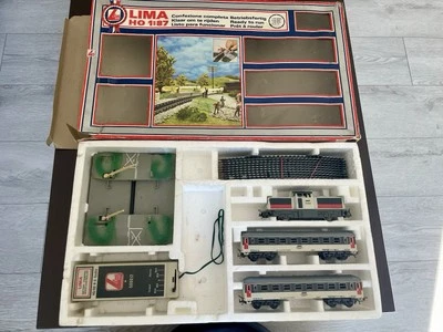 LIMA H0 start set con locomotiva Diesel SNCF e passaggio a livello  - Immagine 1 di 4
