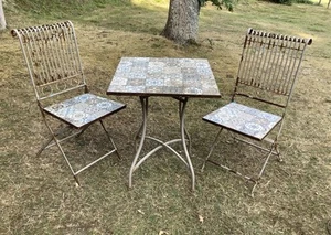 VINTAGE HEAVY METAL MOSIAC TILED FOLDING GARDEN TABLE & 2 CHAIRS BISTRO SET - Picture 1 of 9