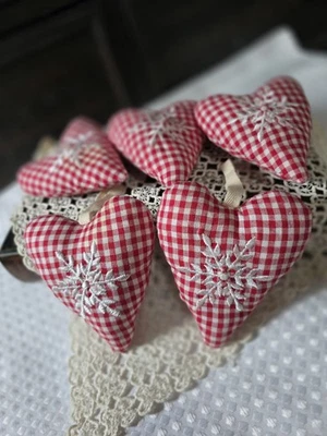 Perchas/ornamentos de puerta con corazón de guinga roja y blanca Foto 1 de 3