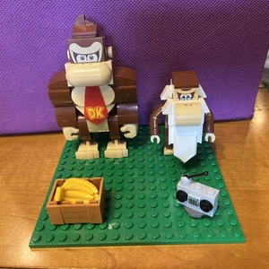 Lego Super Mario Donkey Kong Teile zusammengeklebt enthält keinen grünen Sockel - Bild 1 von 3