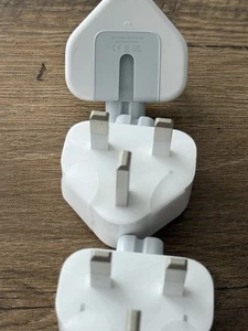 Genuine Apple UK 3pin Main duckhead Adaptor Plug A1556 . Price Is For365 Units - Afbeelding 1 van 3
