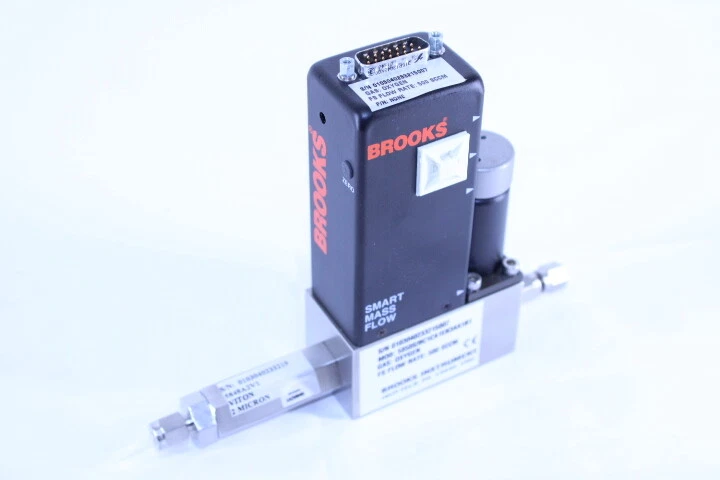 BROOKS Mass Flow Controller 5850S / BC1CA1EB3AA1B1 500 SCCM Oxygen - Image 1 of 4