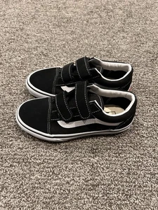 NWOT Kids Vans Hook and Loop Strap Classic Black and White Size 1 - Picture 1 of 7