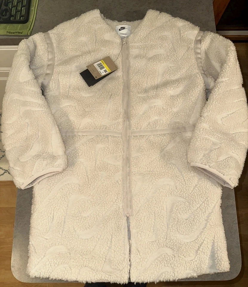 NUEVO CON ETIQUETAS Nike Mujer Calce Suelto Pila Alta Chaqueta Sherpa Polar Talla S Blanca ¡OFERTA $180!! Foto 1 de 4
