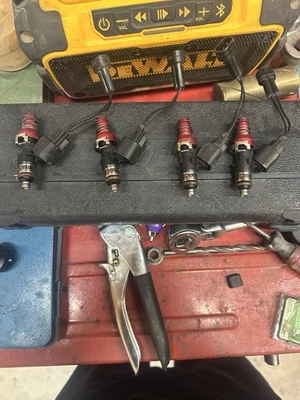 Inyectores de combustible COBB 1050x (4) - 312150 - Subaru WRX/STI - usados, poco kilometraje Foto 1 de 4