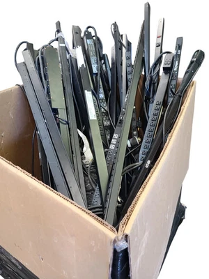 Lot 32xLot of 32x Assorted Power Distribution Units (PDU) - Image 1 of 4