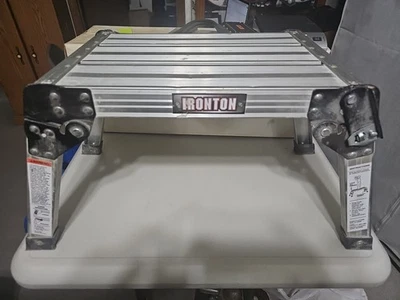 Plataforma compacta de aluminio Ironton, 350 lb. Capacidad, 11.75" L x 18" W x 13.5" H Foto 1 de 4