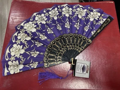Neu mit Etikett Faltventilator, handgehaltenes chinesisches, lila Tuch mit Glitzer. Kunststoffgriff - Bild 1 von 4