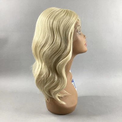 Peluca ondulada Every8 #613 rubia platino EveryWear frente de encaje sintético Foto 1 de 4