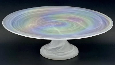 IMPRESCINDIBLE Magnífico Soporte para Pasteles Blanco Iridiscente 11” x 5” - Deslumbrante Remolino de Color Foto 1 de 4
