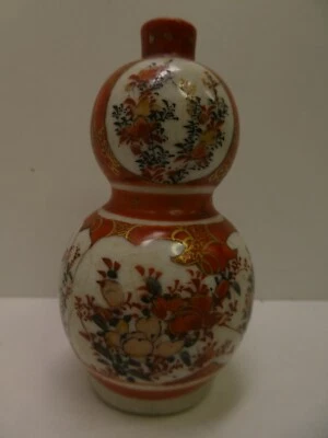 JAPANESE POTTERY PORCELAIN VASE KUTANI ARTIST HAND PAINTED - image 1 of 4