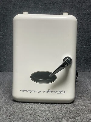 Frigidaire 6-Can Mini Retro Beverage Fridge 🥤 EFMIS137, White ✅ - Image 1 of 4