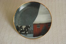 "Barnyard Christmas" Collector Plate Lowell Herrero #H5256 Gold Trim Porcelain