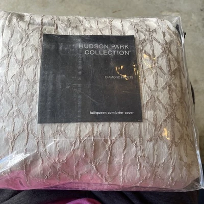 Hudson Park Collection Diamond Facets Full Queen Duvet Cover - Image 1 of 4