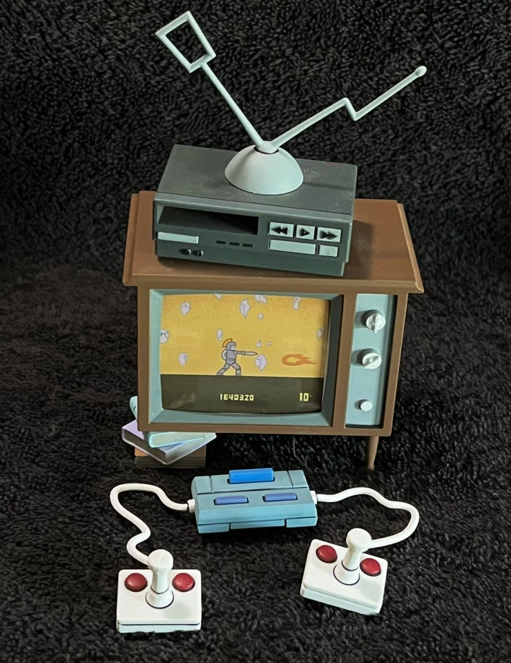 TV VCR & GAME CONSOLE • NECA TEENAGE MUTANT NINJA TURTLES ACCESSORIES - Image 1 of 2