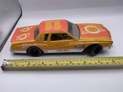 NASCAR DIECAST ACCIÓN AÑOS 70 50 ANIVERSARIO CALE YARBOROUGH #11 ESCALA 1:24 Foto 1 de 4