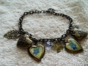 Signed CLAIRE'S Chain Bracelet, Heart Charms, Antiq. Gold Tone Metal - Picture 1 of 3