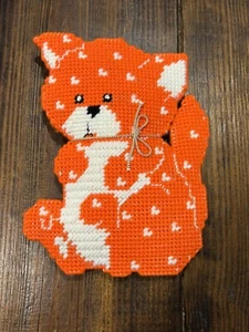 Scaffale artigianale in plastica tela uncinetto gatto gattino rifinito SPEDIZIONE GRATUITA - Foto 1 di 6