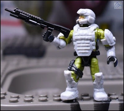 HALO MEGA BLOKS CONSTRUX LIGHT GRAY/GREEN UNSC MARINE MINI FIGURE FDY41 - Image 1 of 4