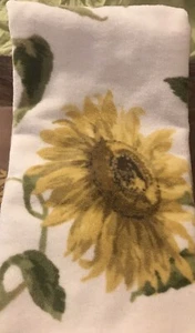 Pottery Barn Hand Towel Set of 2 💯 % Cotton Sun Flower Summer 20x30 - Picture 1 of 5