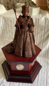 Danbury Mint - Queen Elizabeth II - Memorial Sculpture - Picture 1 of 10