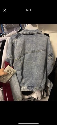 Chaqueta vaquera con cuentas de novia Foto 1 de 3