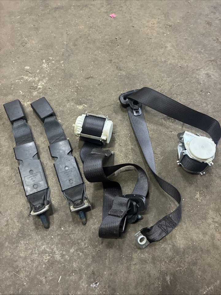 Juego de cinturones de seguridad exteriores traseros negros Dodge Ram 2500 3500 2019-2024 2021 Foto 1 de 1