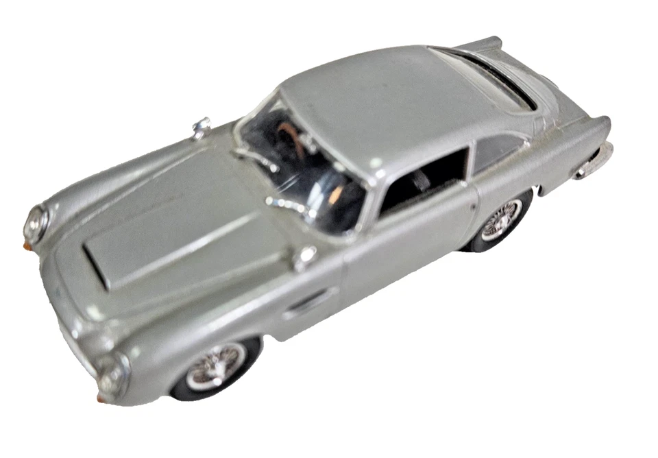 James Bond 007 Aston Martin DB5 Silver Birch 1963 escala 1:43 Norev 270523 diecast Foto 1 de 4