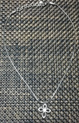 Collar colgante cruz reversible Brighton cadena serpiente Foto 1 de 4