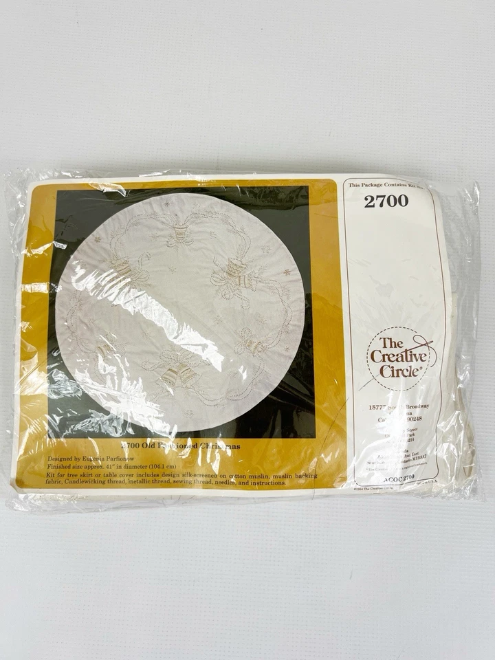 Vtg 1984 Creative Circle 2700 Old Fashioned Christmas Embroidery Kit Tree Skirt - Image 1 of 4