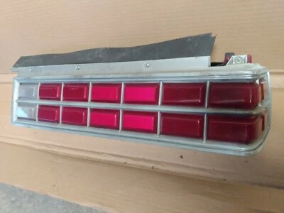 MONTAJE DE LUZ TRASERA RH 81 LÁMPARA PONTIAC LEMANS Foto 1 de 4