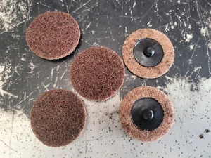 Lot of 100 3M 07480 SCOTCH-BRITE 2" ROLOC DISCS TR A CRS GRIT GRADE 25K RPM - Picture 1 of 3